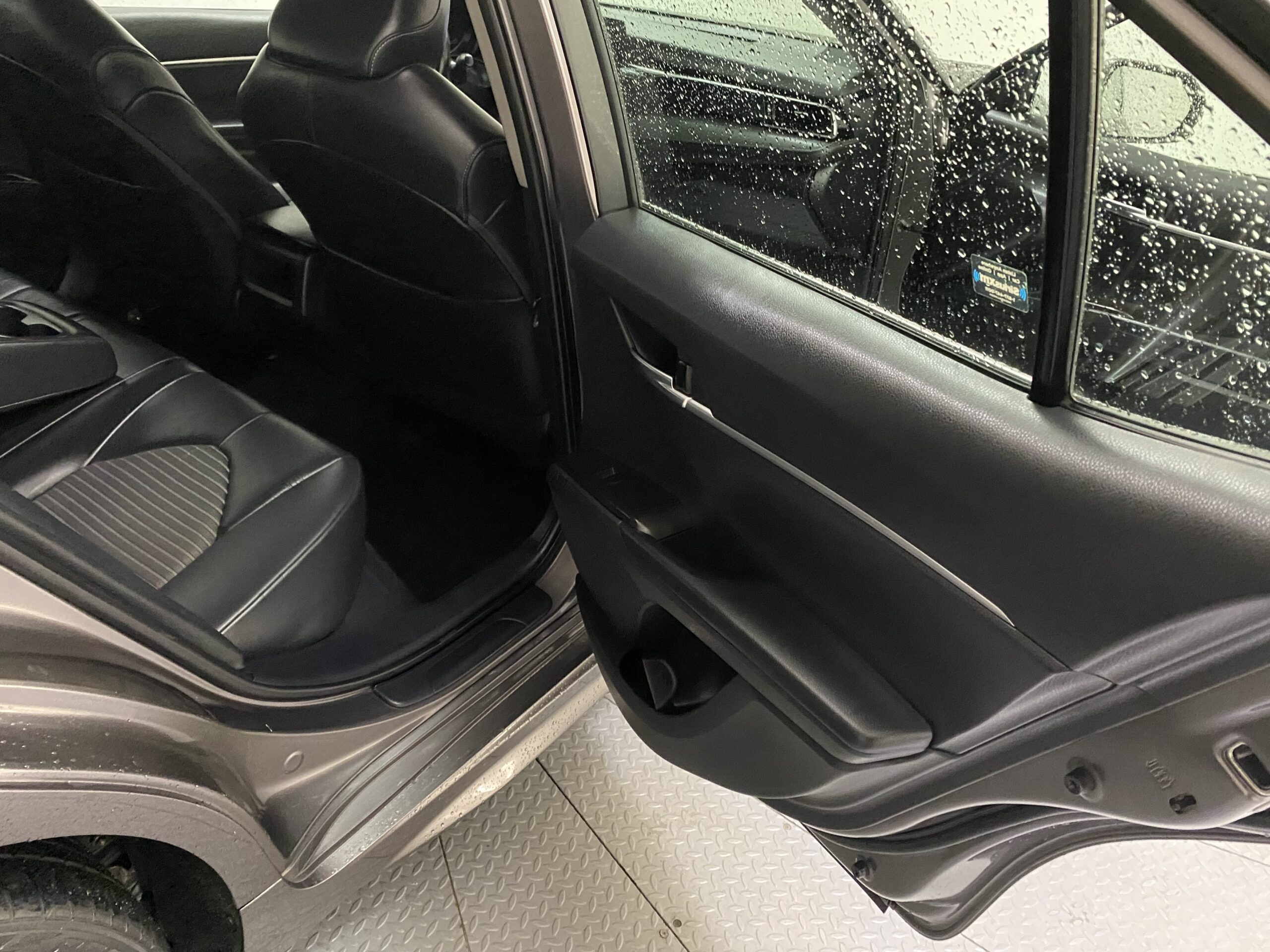 2021 Toyota Camry SE - Photo 6