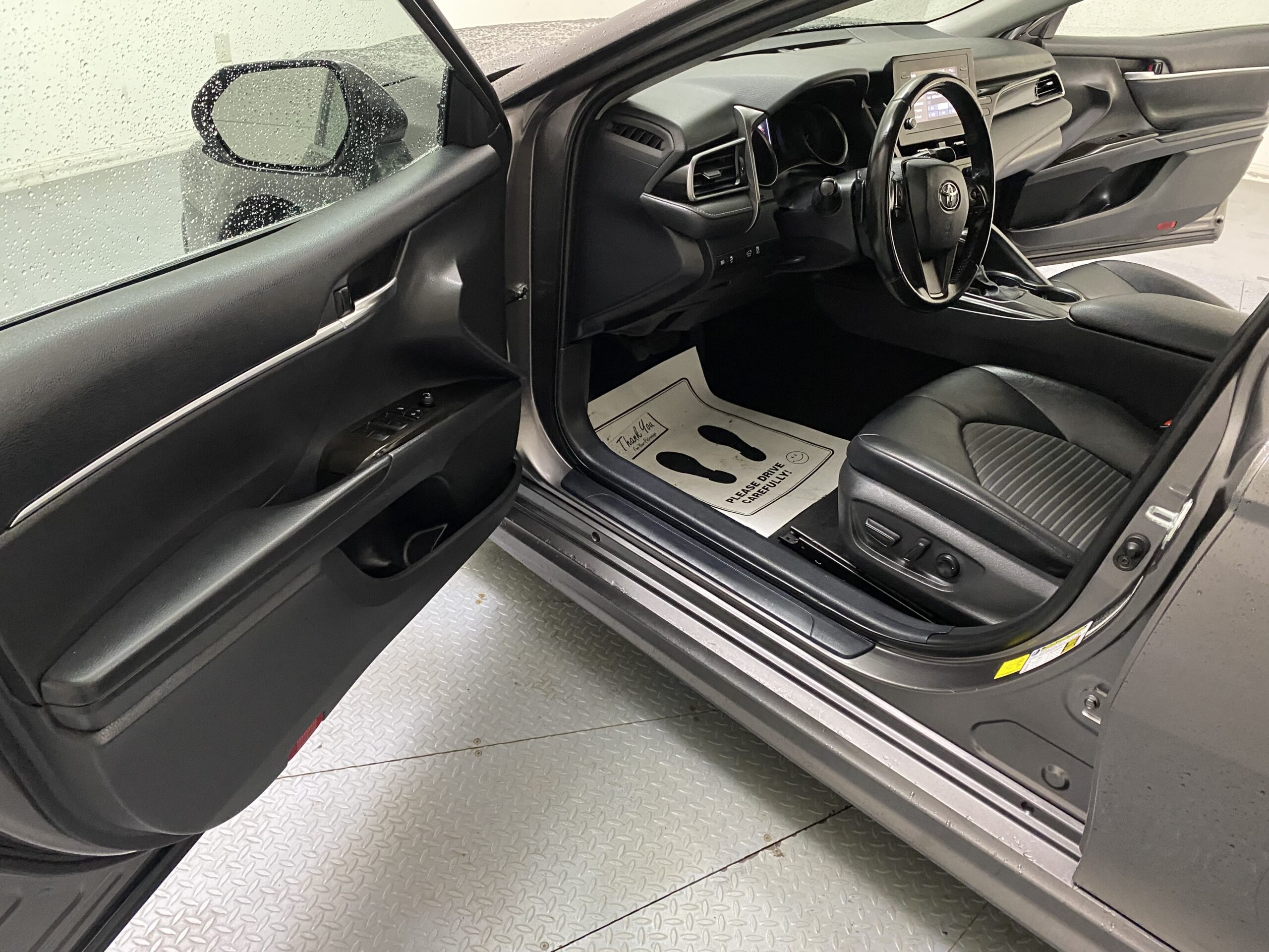 2021 Toyota Camry SE - Photo 9