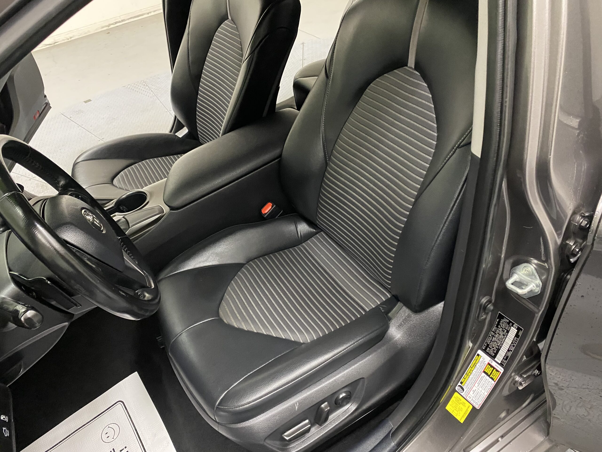 2021 Toyota Camry SE - Photo 10