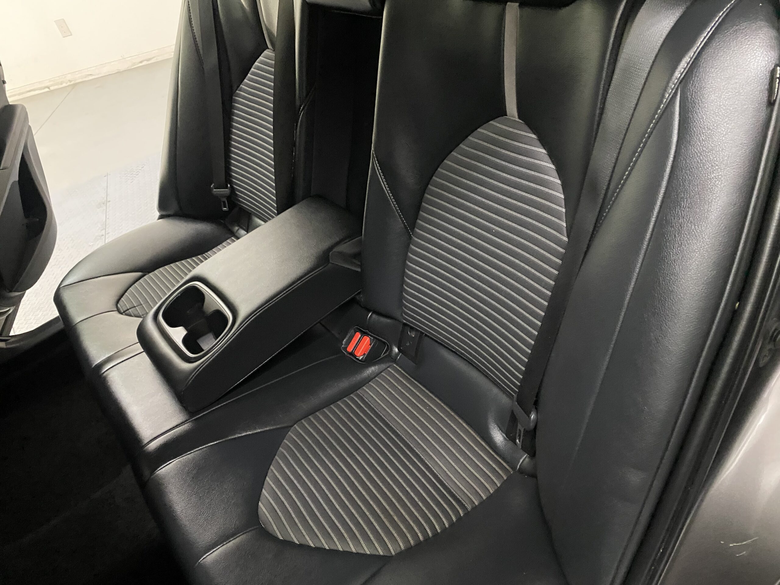 2021 Toyota Camry SE - Photo 11