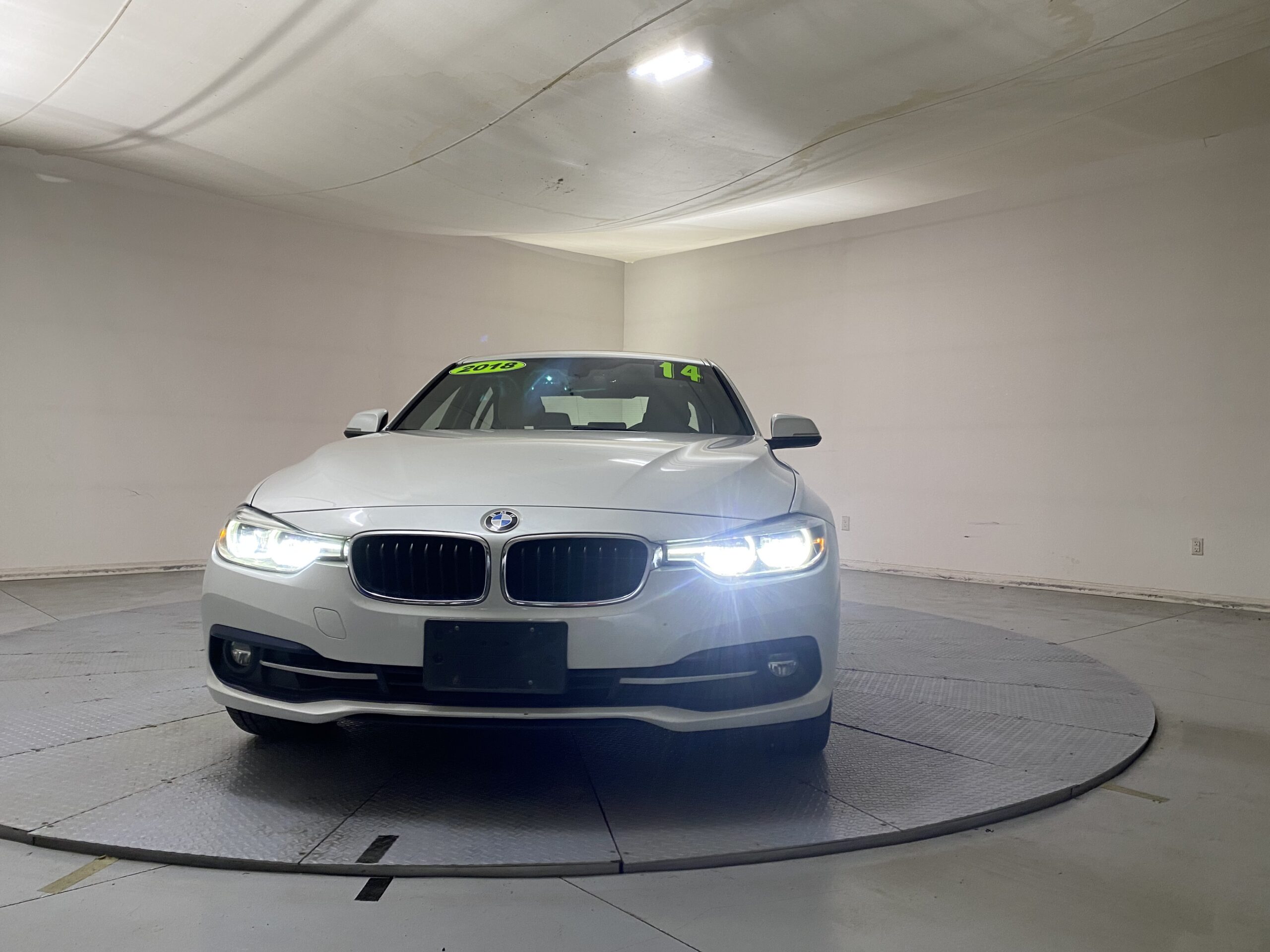2018 BMW 3 Series 330i Sedan's photo